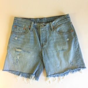 New Levi’s Blue Jean Short size 27.